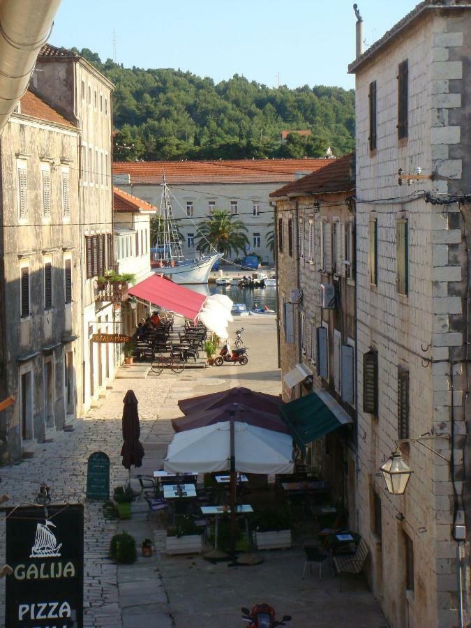 Holiday home Authentico Deluxe Stari Grad *